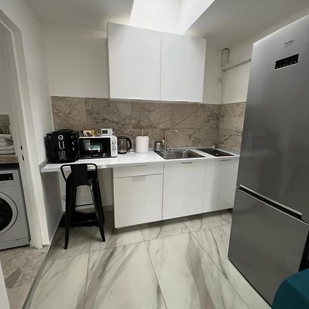 Luxus Cluj Airport Apartments Exteriör bild