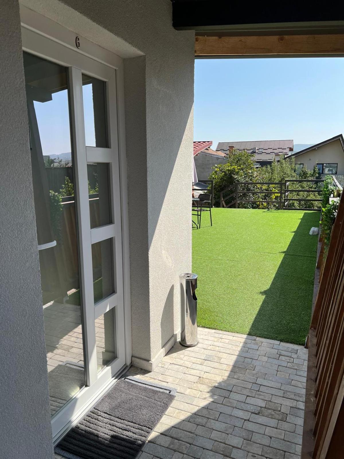 Luxus Cluj Airport Apartments Exteriör bild