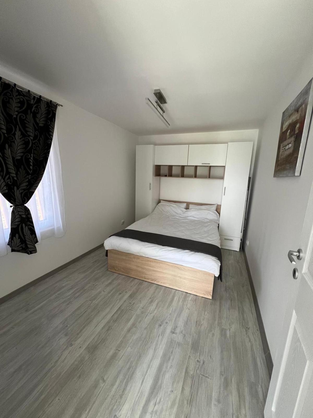 Luxus Cluj Airport Apartments Exteriör bild