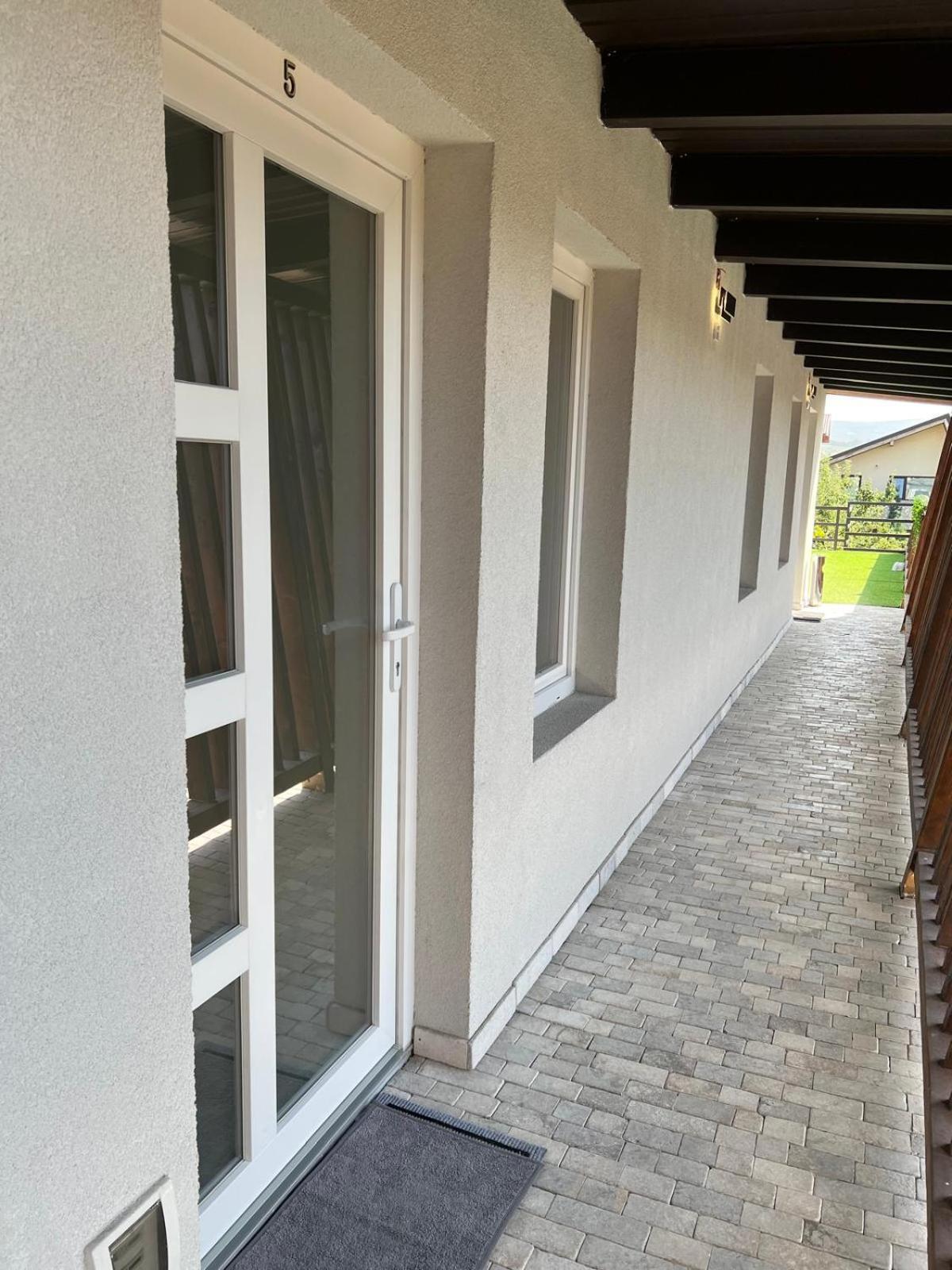 Luxus Cluj Airport Apartments Exteriör bild