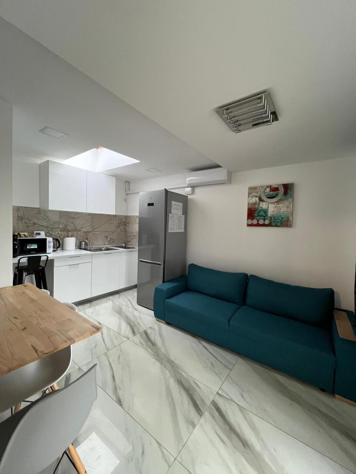 Luxus Cluj Airport Apartments Exteriör bild