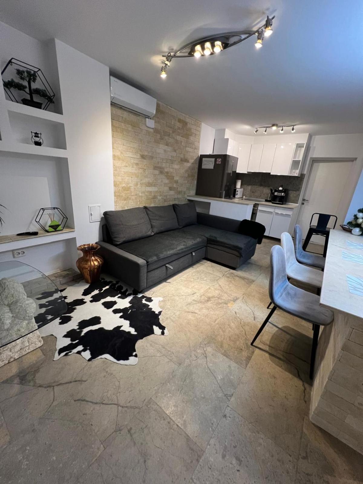 Luxus Cluj Airport Apartments Exteriör bild