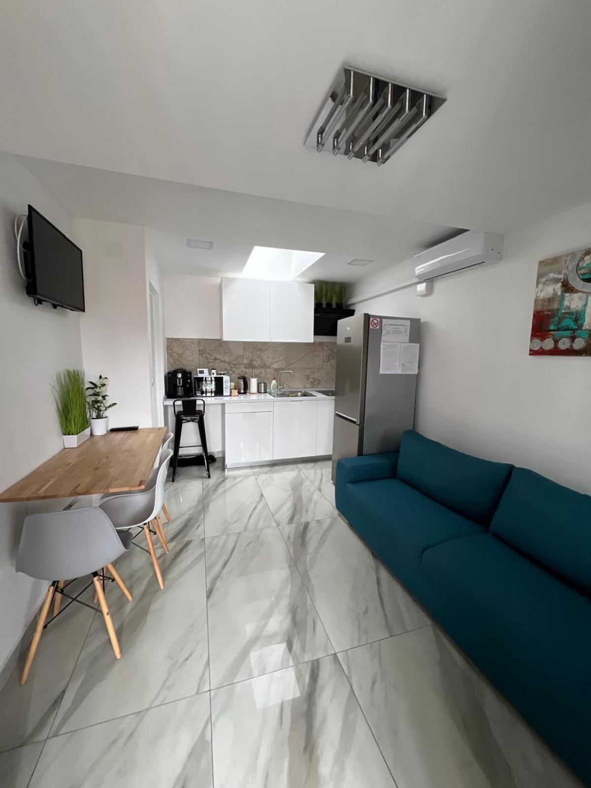 Luxus Cluj Airport Apartments Exteriör bild